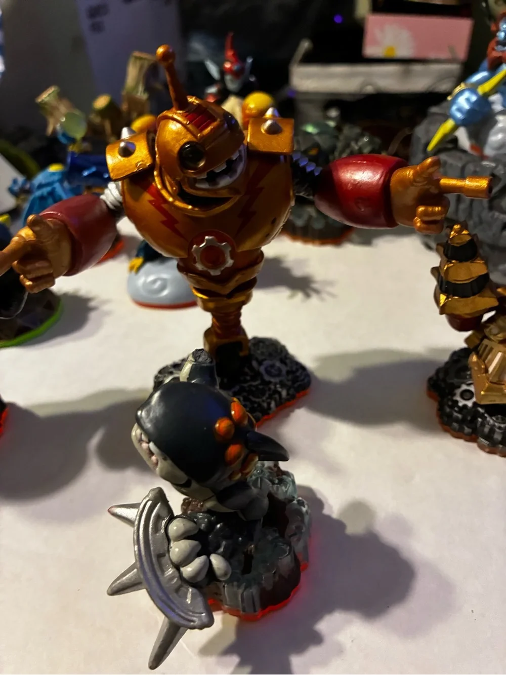 #448|Sky landers Fantasy figures 4 giants, 9 Action Figures w base, need disc